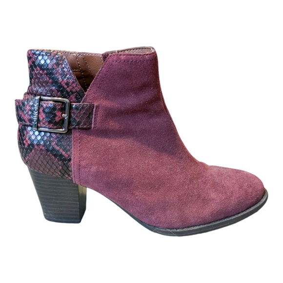 Vionic Naomi Snakeskin Heeled Ankle Bootie in Red Suede Size 7 - Picture 3 of 6